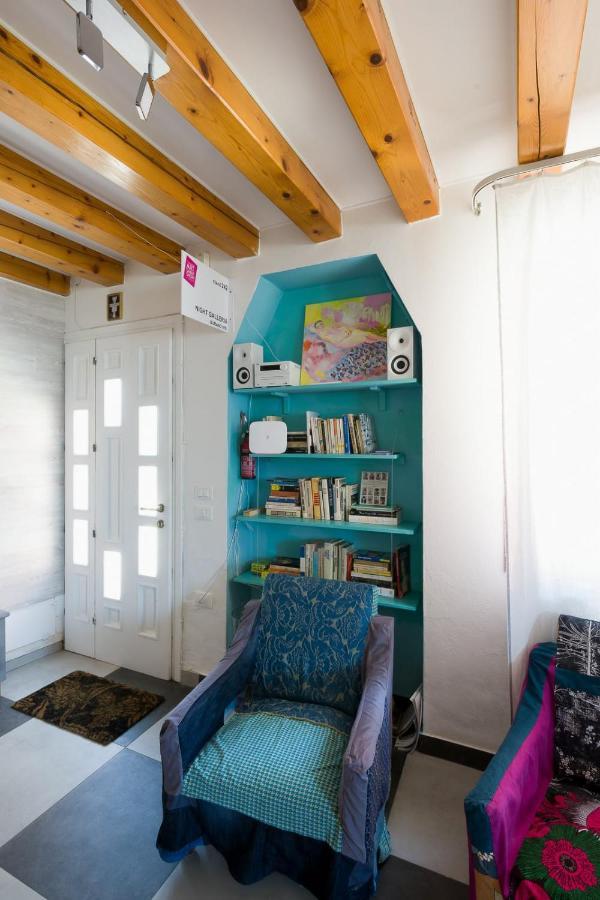 Night Galleria Holiday Home - Bed & Art In Burano - The Pink House Extérieur photo