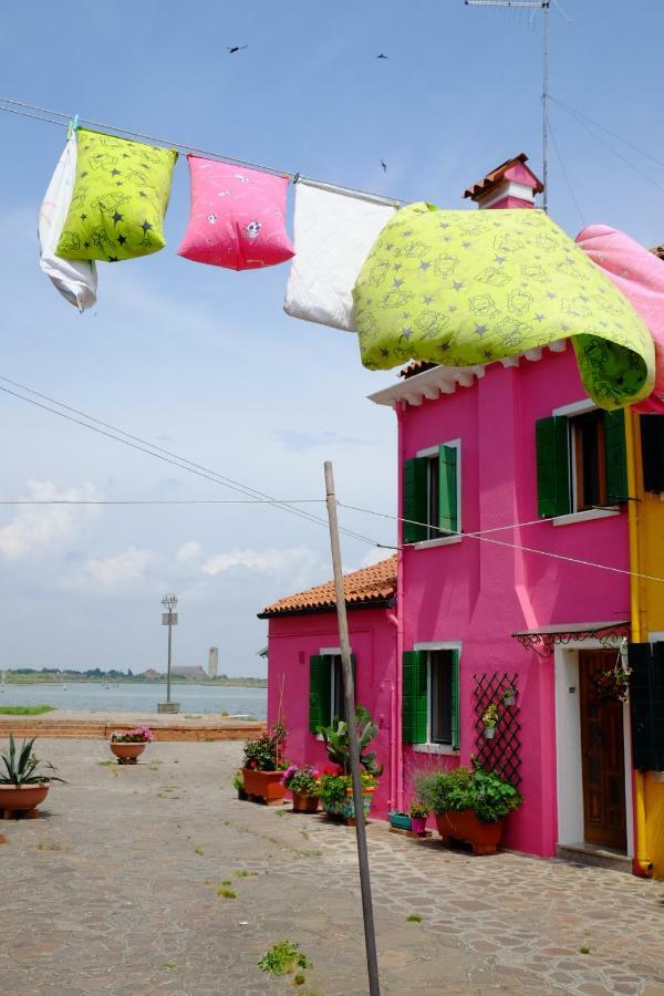 Night Galleria Holiday Home - Bed & Art In Burano - The Pink House Extérieur photo